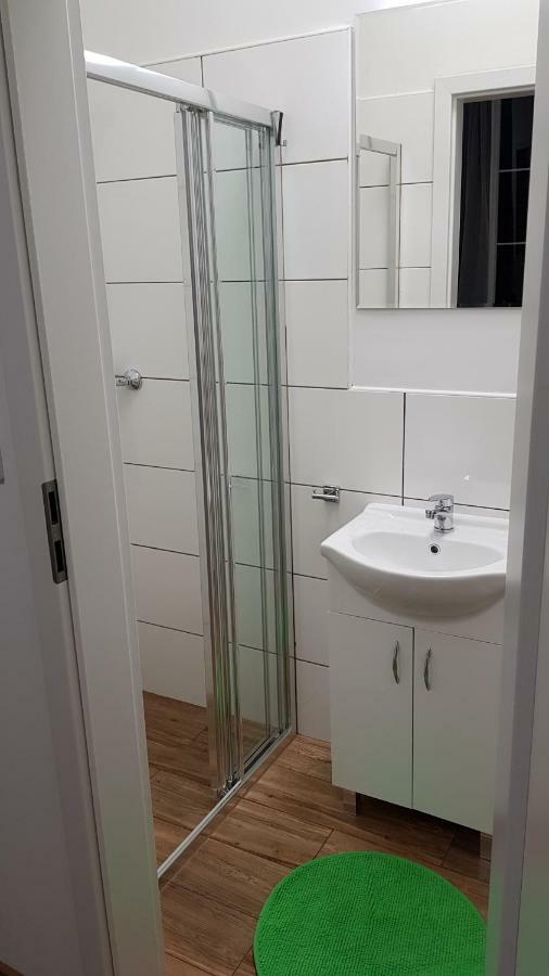 Apartament Nr 15 - 2 Pokoje Z Prywatnymi Lazienkami Centrum Poznań Exteriör bild